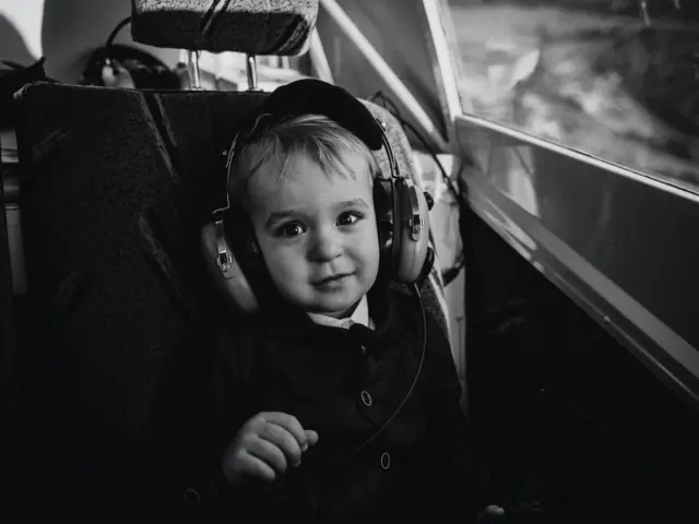 Toddler Plane Activities: 30 Quiet, Engaging Ideas For Calm Flights In 2026