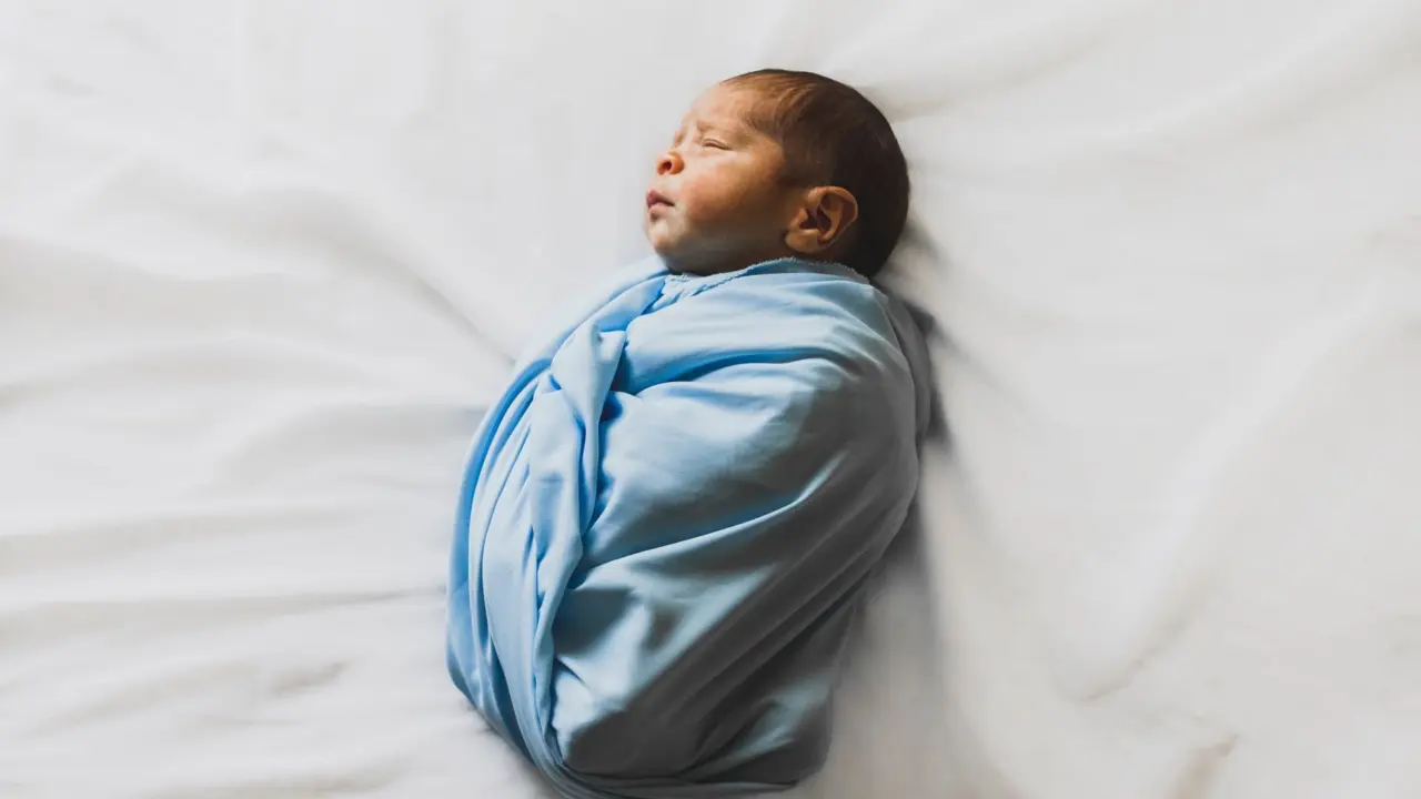 how to swaddle a newborn