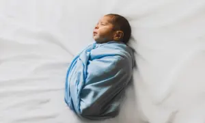 how to swaddle a newborn